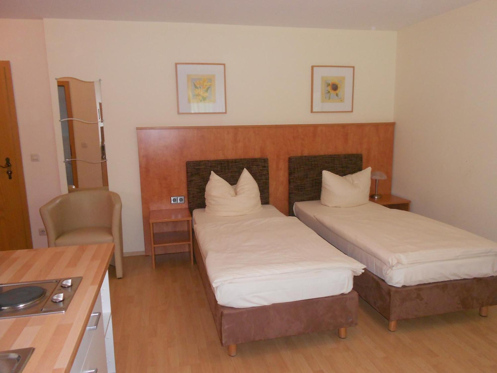 Apartment-Pension Schwalbennest هيرتسوجيناوراخ الغرفة الصورة