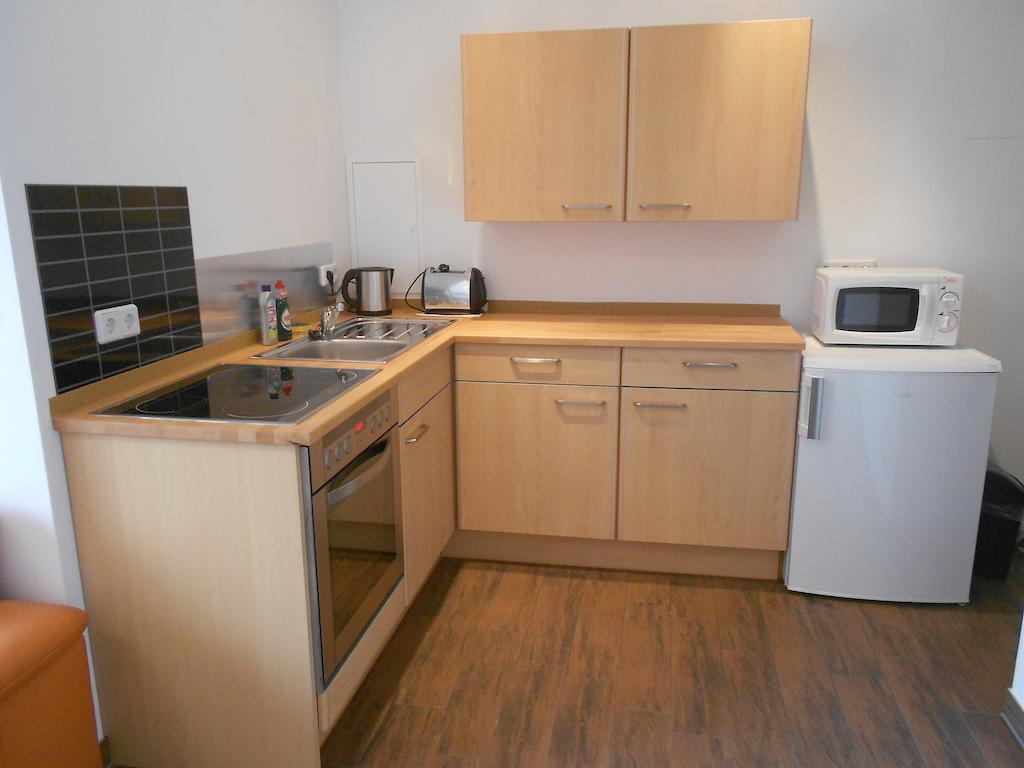 Apartment-Pension Schwalbennest هيرتسوجيناوراخ الغرفة الصورة