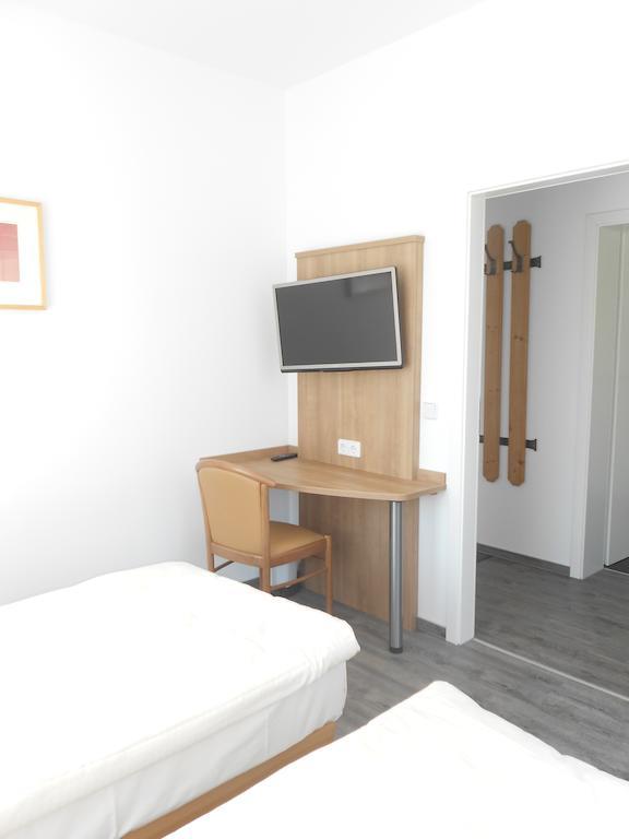 Apartment-Pension Schwalbennest هيرتسوجيناوراخ الغرفة الصورة