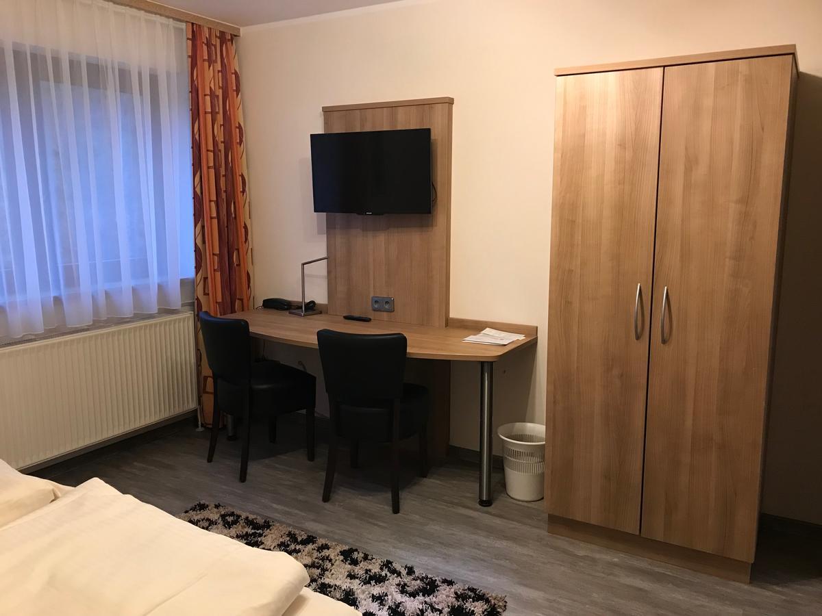 Apartment-Pension Schwalbennest هيرتسوجيناوراخ الغرفة الصورة